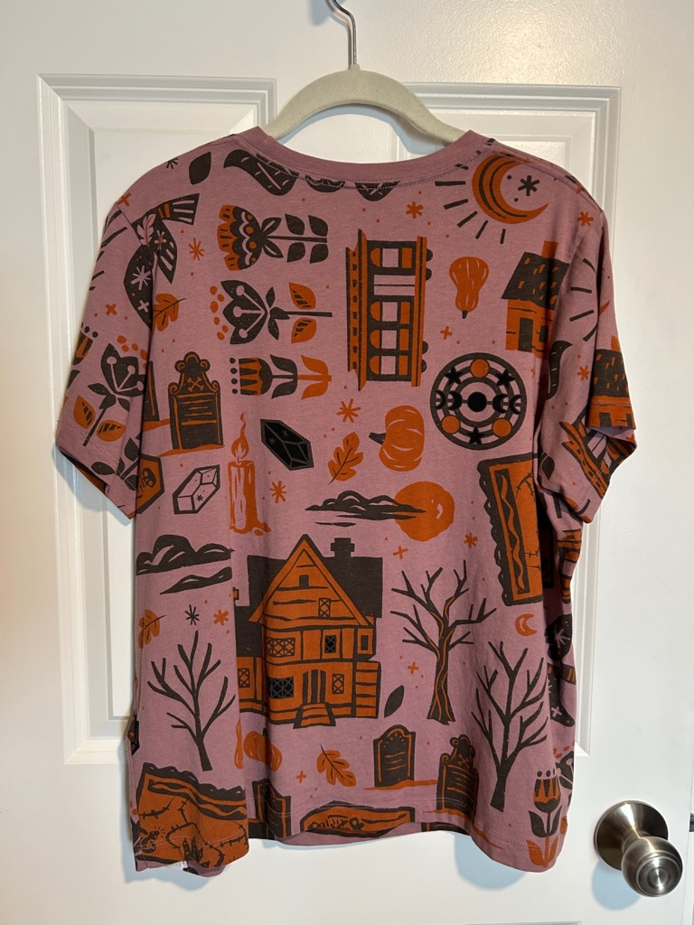 Disney Parks Hocus Pocus Shirt Women's Size Medium - Picture 3 of 4